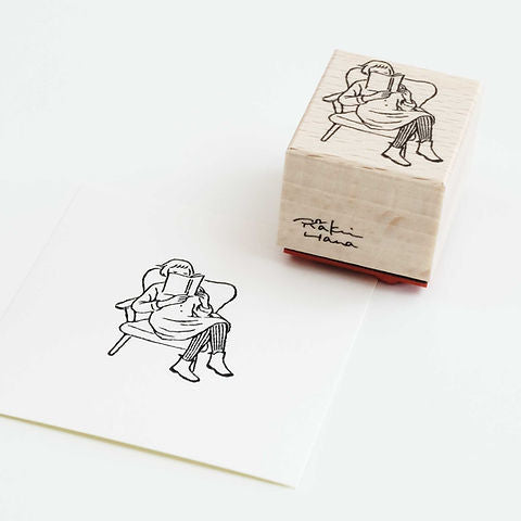 Rakui Hana印章 椅子看書