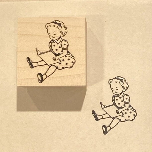 Biscuit印章 女孩看書