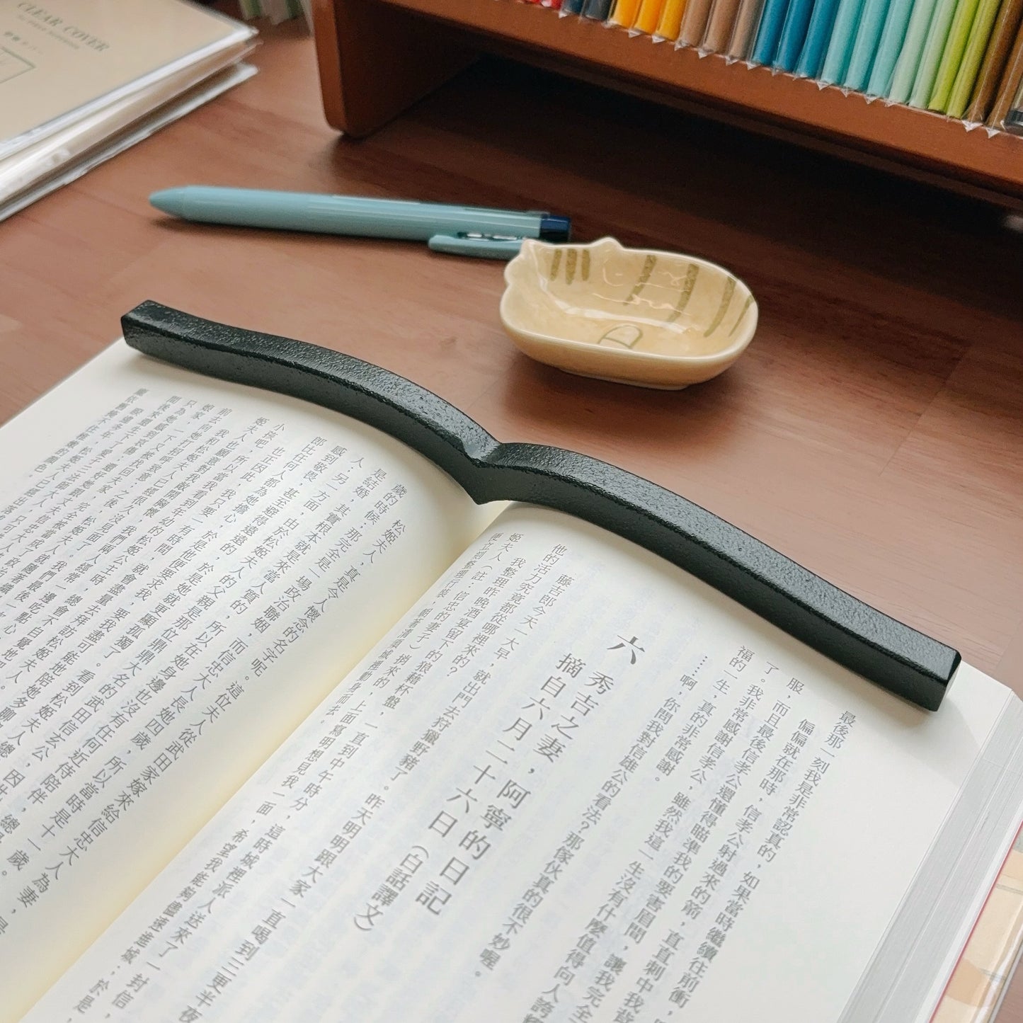 Kokuyo緊貼書本的書鎮