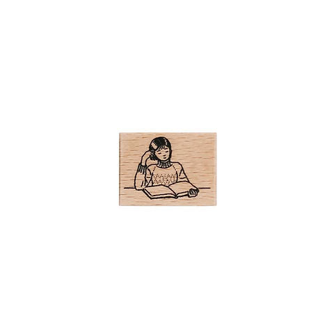 Rakui Hana印章 穿毛衣看書